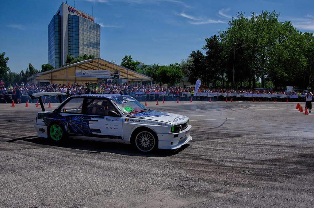 Aşii driftului au topit asfaltul! Cei mai buni piloţi s-au întrecut într-un spectacol impresionant / GALERIE FOTO