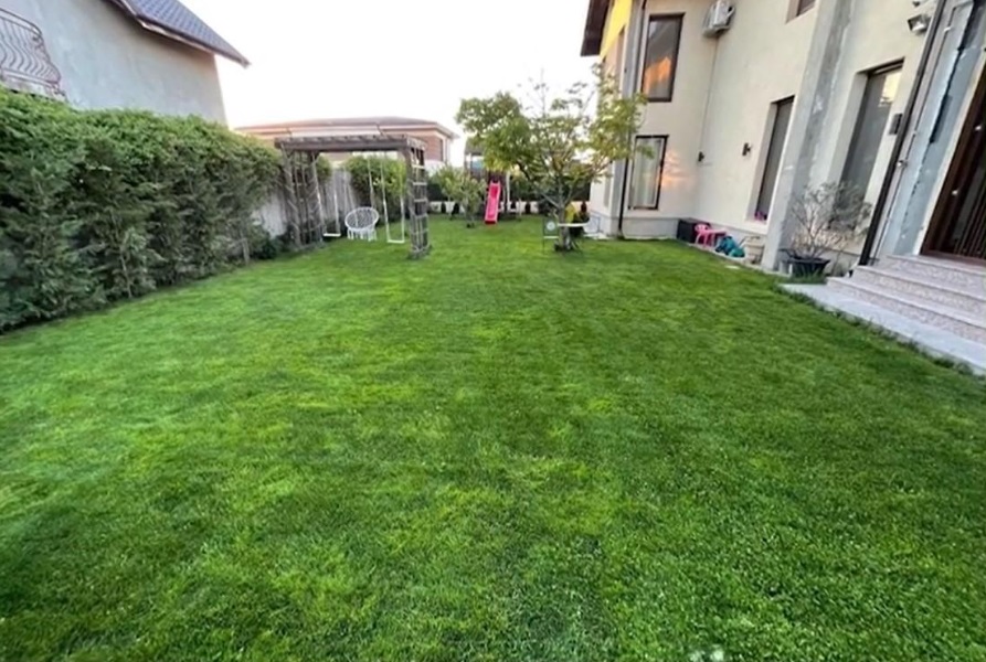Imagini cu casa în care locuiesc Gabriela Cristea și Tavi Clonda. Voiau să vândă vila de lux, care are și piscină, cu 900.000 de euro
