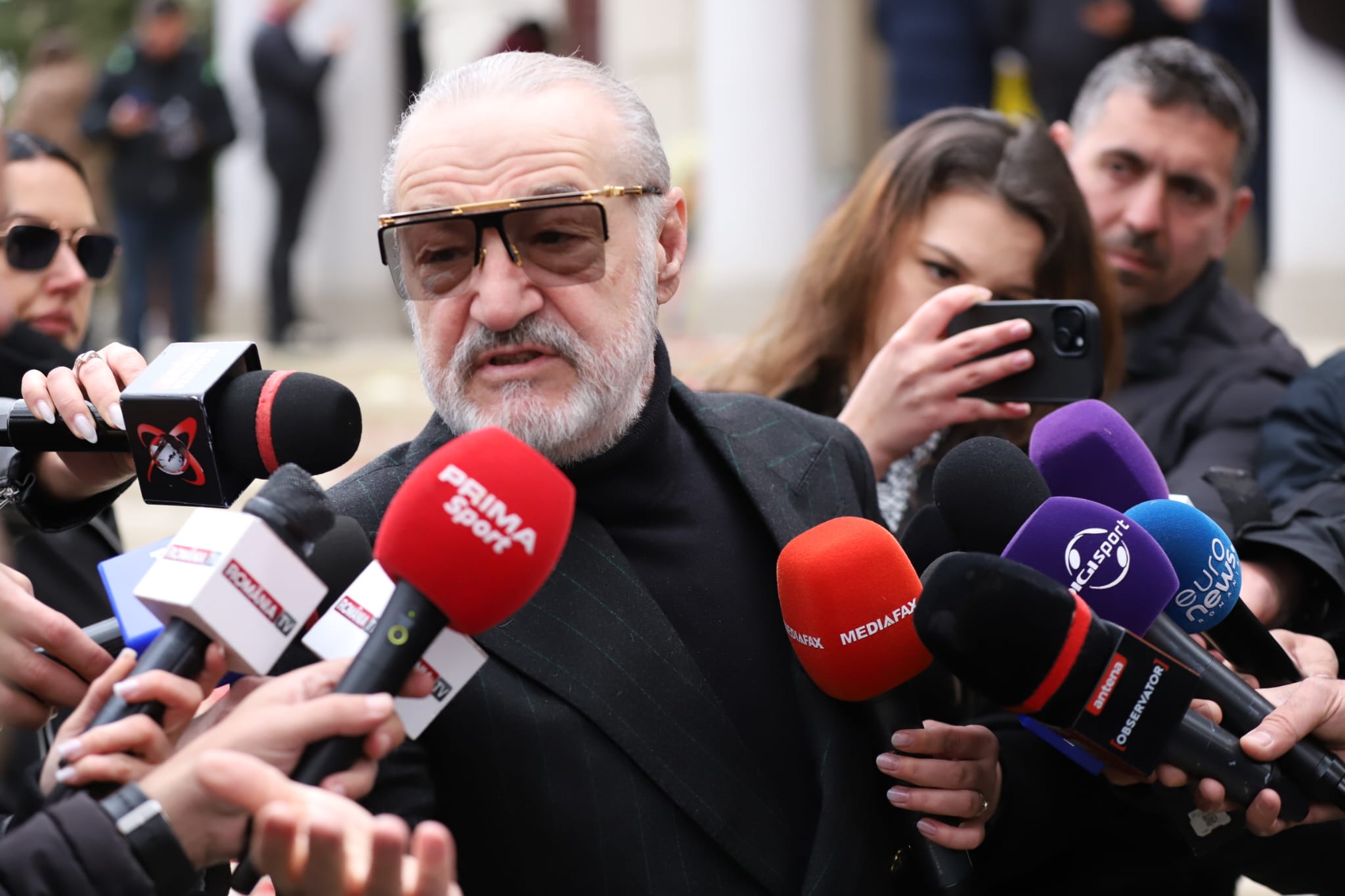 Imagini inedite cu Gigi Becali călare pe măgar în Grecia. Filmarea a ajuns virală: „Am vrut să mă dau șmecher”