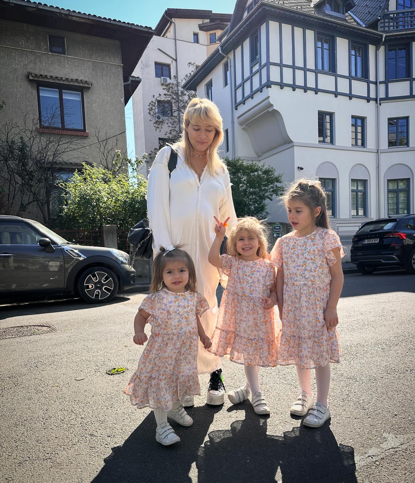 Cum și-a anunțat Laura Cosoi fetele că este din nou însărcinată și ce reacție au avut acestea. „Ce să facem cu atâtea fetițe?”