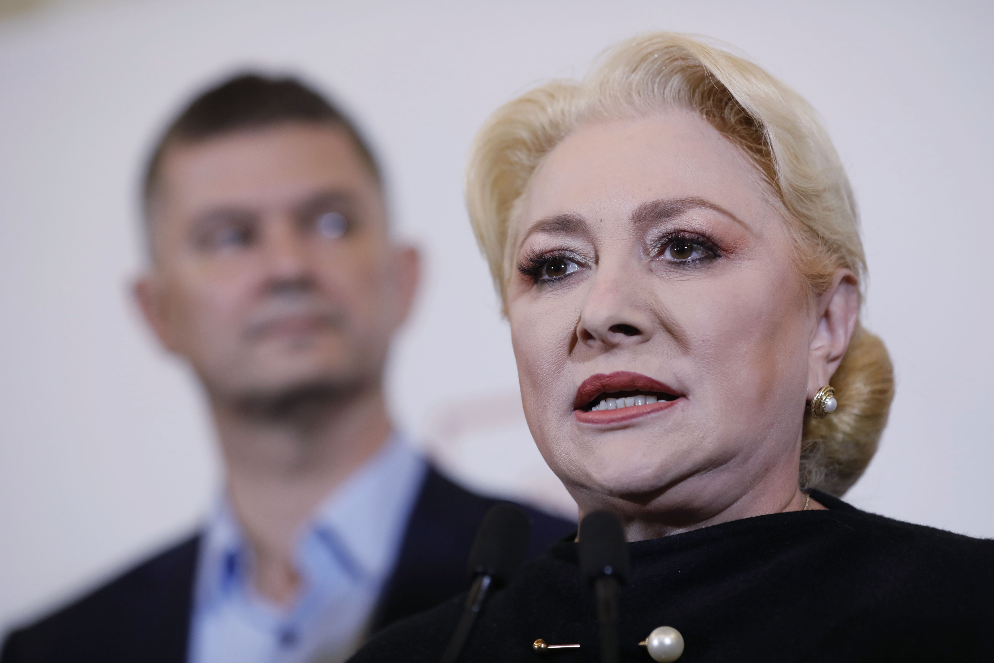 INTERVIU | Viorica Dăncilă, despre câteva episoade controversate din cartea sa. Cum ar fi fost sabotată de Ciolacu și Stănescu și ce spune acum despre PSD