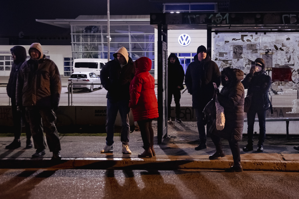 Blocadă pe un mare pod peste Dunăre din Belgrad. De aproape 4 luni, sârbii strigă „Corupția ucide!” | Video/Fotogalerie