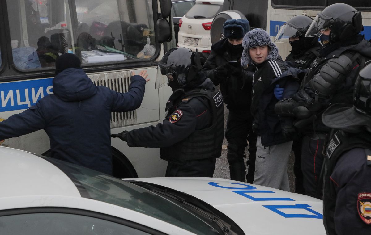 Protestele din Rusia | Peste 2.400 de oameni săltați, printre care și un copil. „Putin e un hoț!” și „Rusia fără Putin!”, au strigat manifestanții