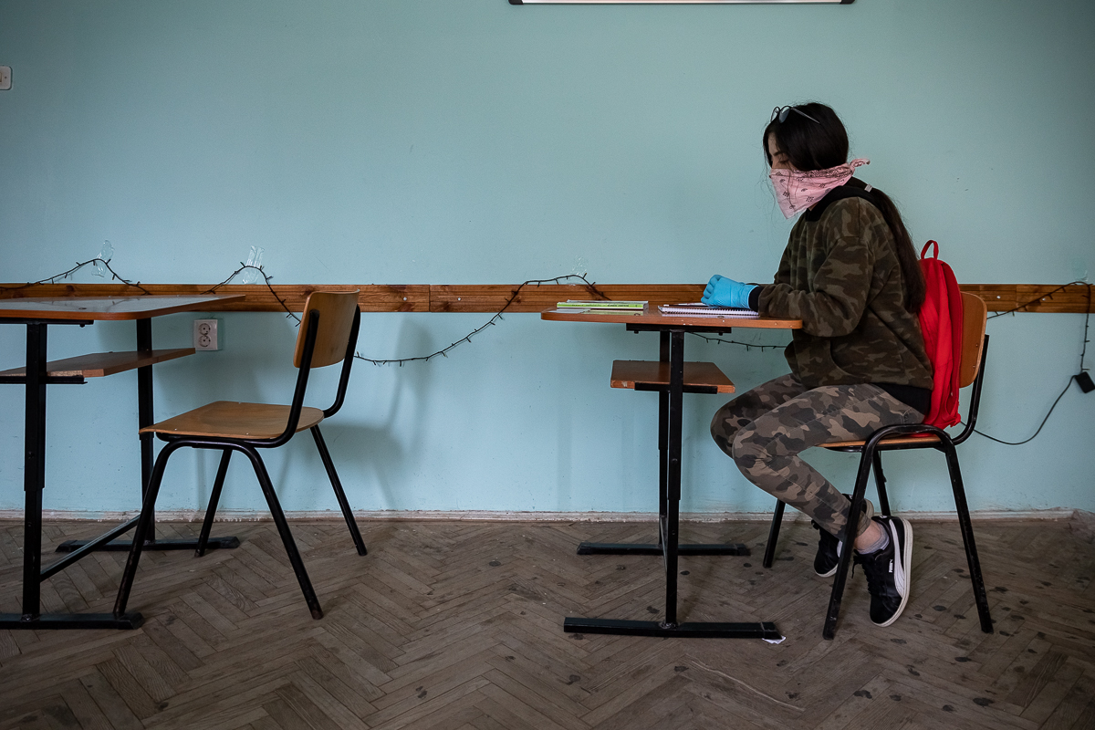 Cum a trăit o adolescentă de la sat redeschiderea școlii: “Mama muncește în Germania pentru mine și vreau să o fac mândră”