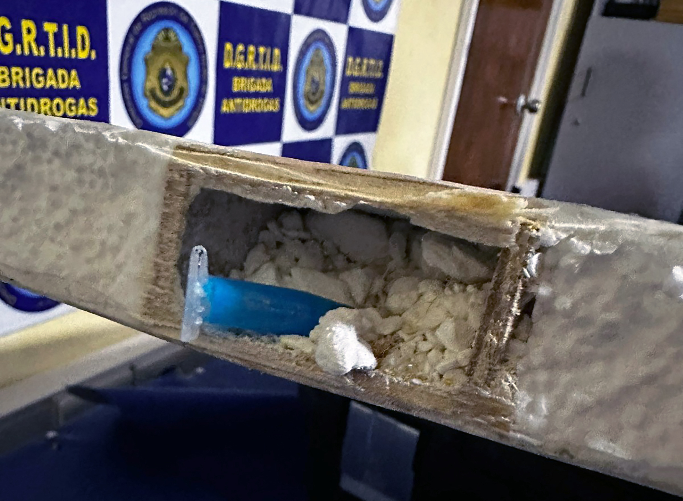 Zeci de kilograme de cocaină, ascunse în plăci de surf, descoperite în Uruguay