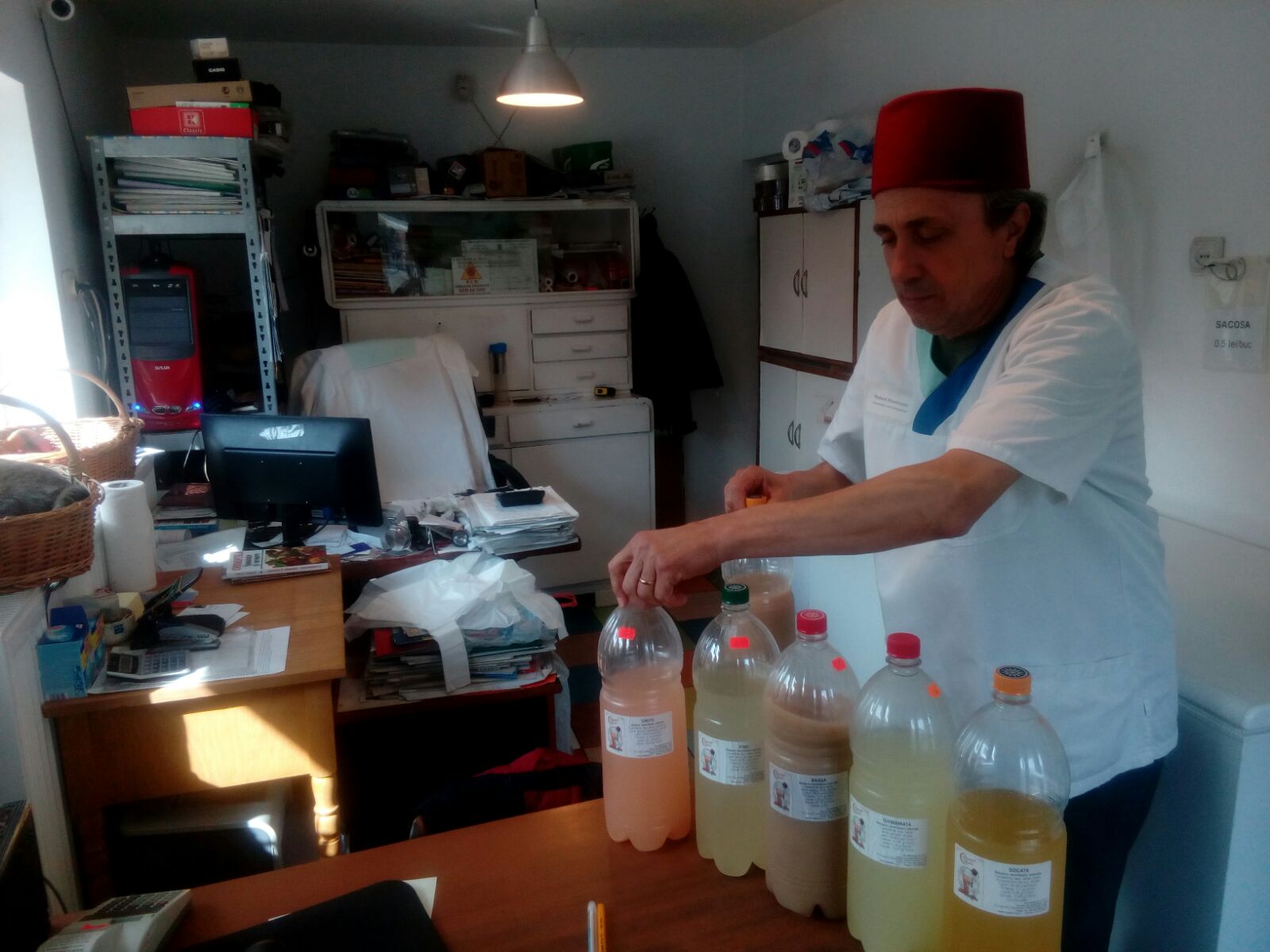 REPORTAJ/Ismail prepară bragă după vechea reţetă moştenită de la străbunicul său turc: "Cineva trebuia să ducă tradiţia mai departe"/VIDEO