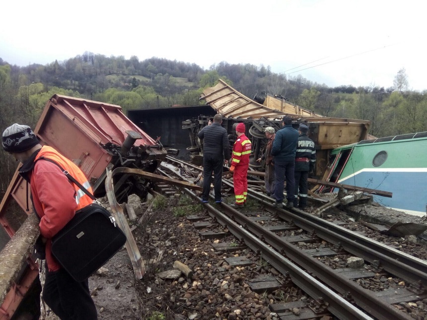 UPDATE. Circulația feroviară între stațiile Bănița și Merișor a fost redeschisă