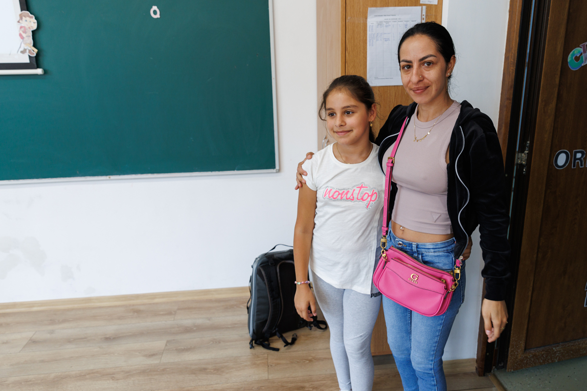 ROMÂNIA, RUPTĂ ÎN DOUĂ: Cum arată viața copiilor români care își văd părinții doar o dată pe an: „Când vine mama, simt că plutesc pe un nor”