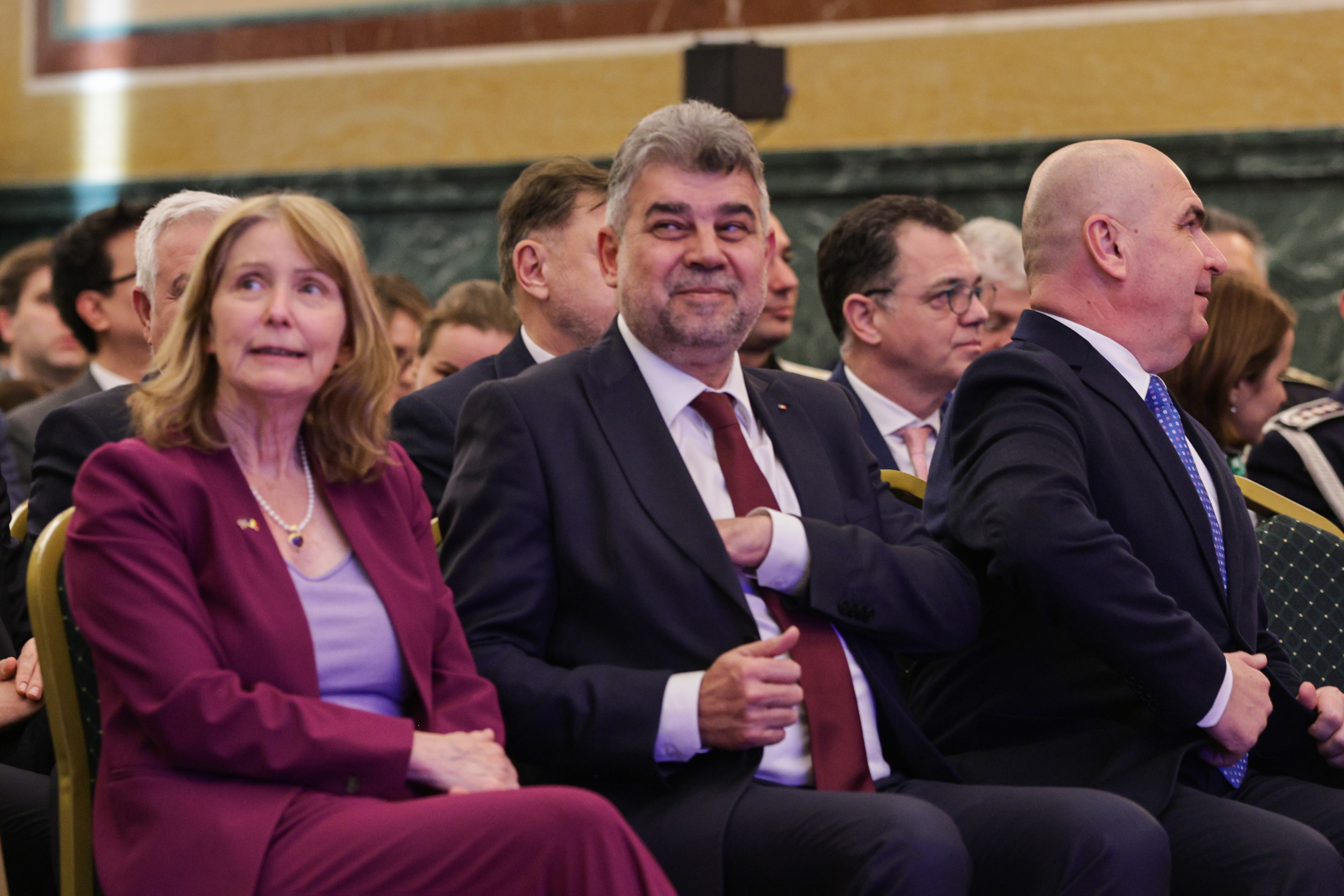 Românii pot călători în SUA fără vize din 31 martie. Decizia, oficializată de Marcel Ciolacu, ambasadoarea SUA și Hagi: „Un moment istoric”