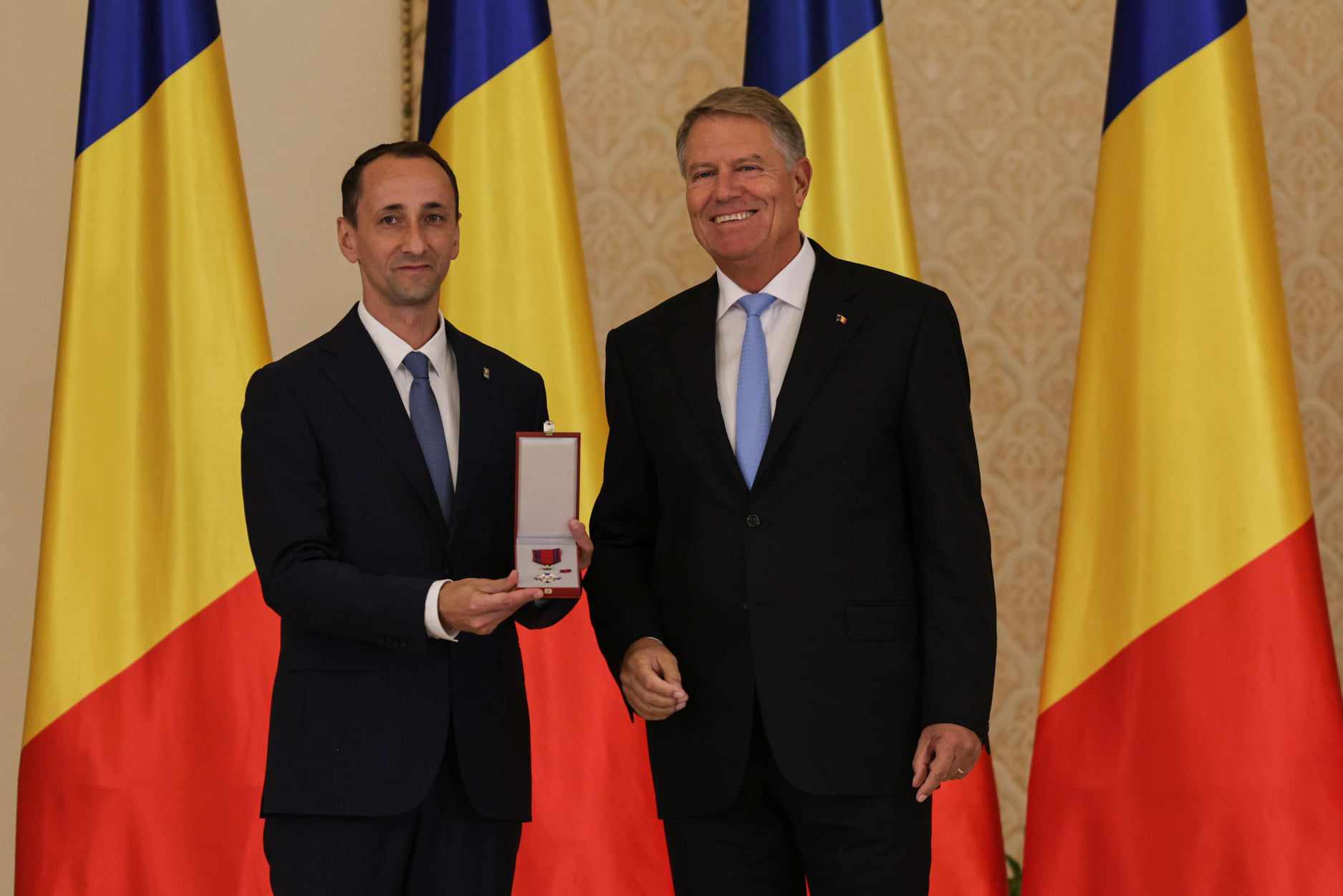 Gafă a președintelui Iohannis la decorarea medaliaţilor de la JO Paris. A spus „comemorarea”, în loc de „ceremonia” | VIDEO