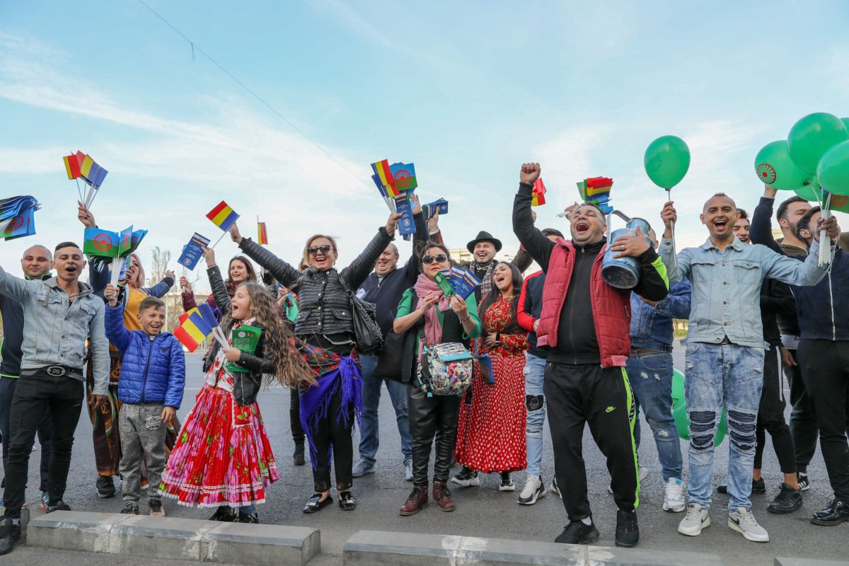 FOTO | Ziua Romilor marcată în acest weekend în București printr-un marș pentru combaterea rasismului și ateliere meșteșugărești