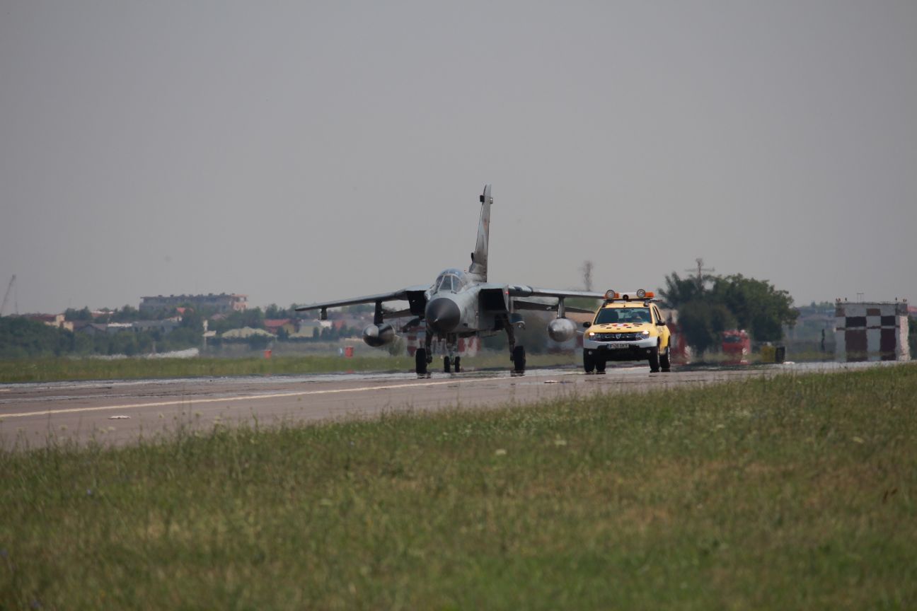 UPDATE | FOTO&VIDEO/ BIAS 2017, spectacol la înălțime! Peste 100 de avioane pe cerul Capitalei, la cel mai mare show aviatic din România. Final spectaculos!