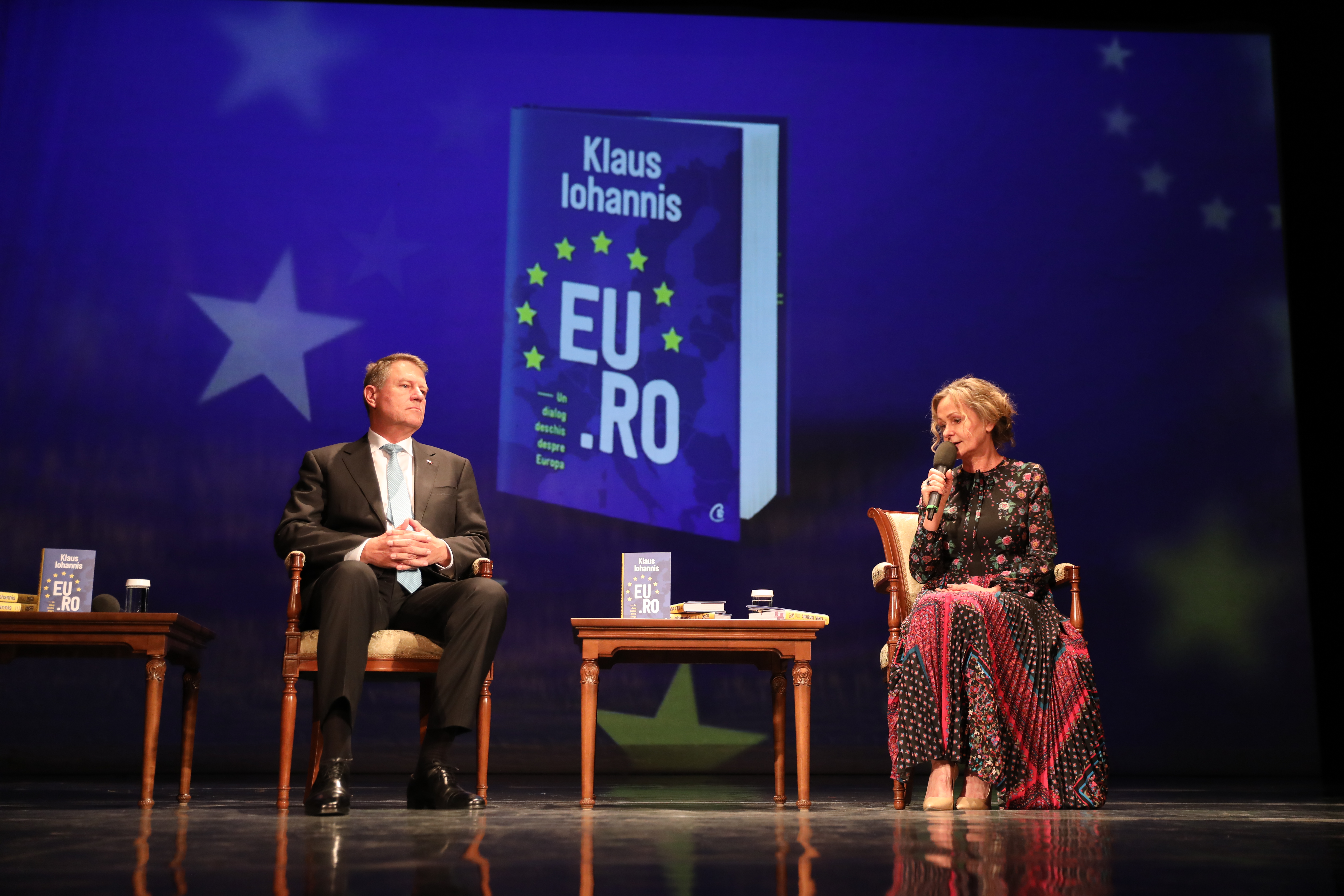 FOTO | Preşedintele Klaus Iohannis și-a lansat a treia carte, "EU.RO. Un dialog deschis despre Europa"