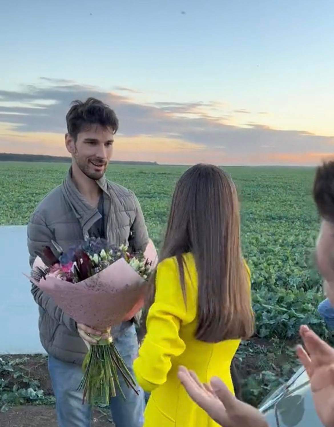 Gestul neașteptat făcut de Anghel Damian pentru iubita lui, Theo Rose. S-a întâmplat în fața colegilor de pe platoul de filmare. „Doamne ajută!”