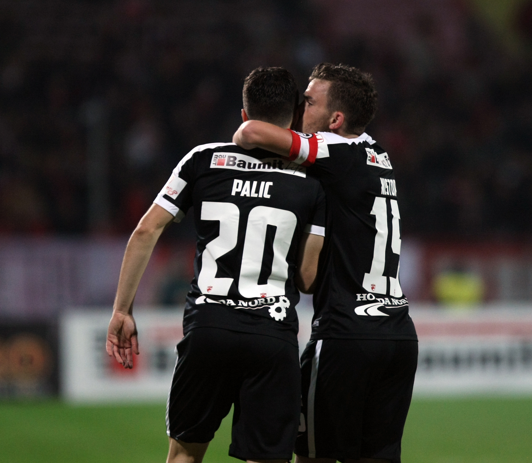 Liga 1, etapa 13. Dinamo - Pandurii 4-0. Autogol incredibil Lazar, ”dublă” Lazăr, plus Palici. ”Câinii”, în negru, în memoria lui Titi Frățilă. Fanii i-au cerut demisia lui Ando / VIDEO