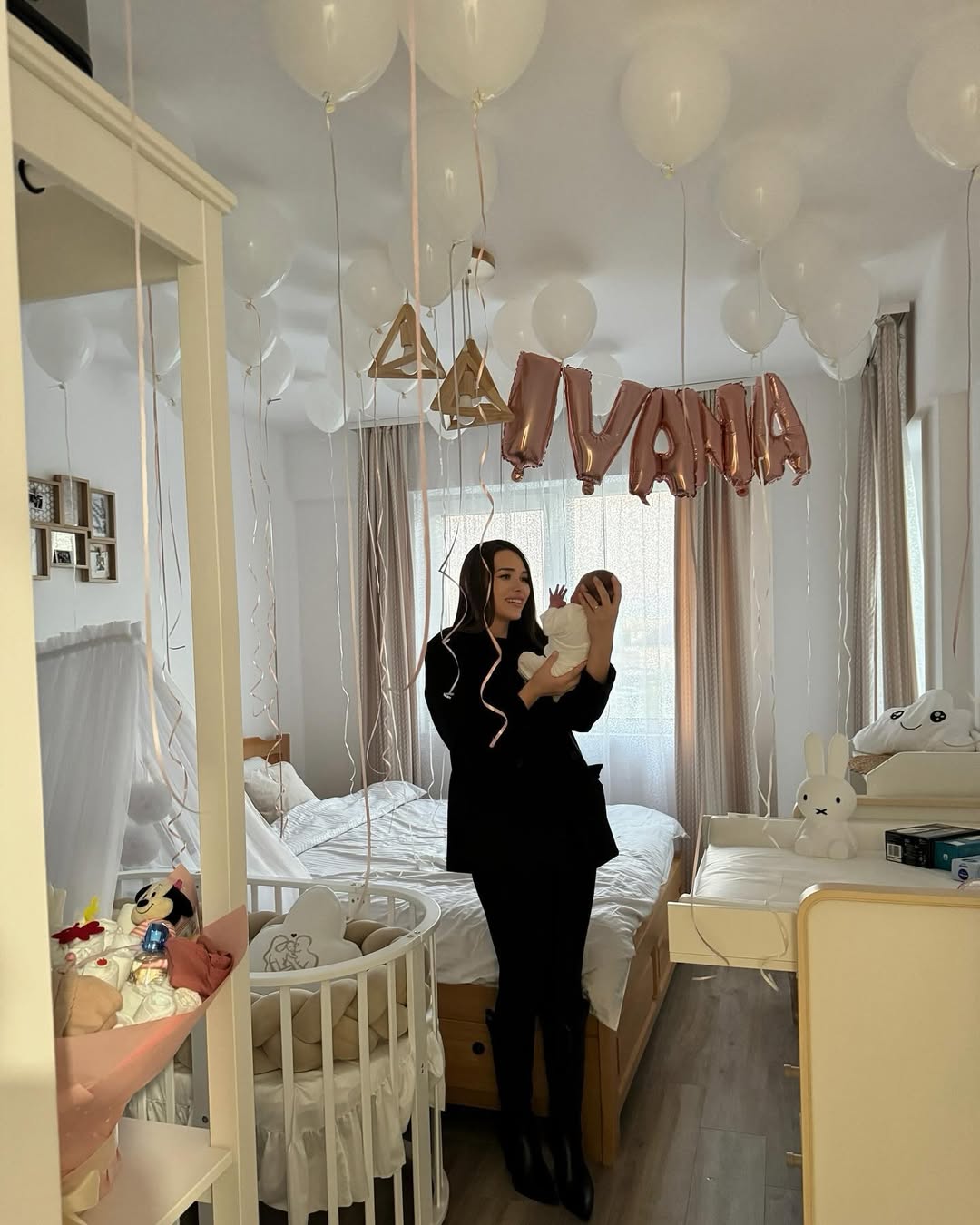 Iustina și Cornel de la Insula Iubirii, fotografii adorabile cu fetița lor. Ivana Nectaria a împlinit o lună
