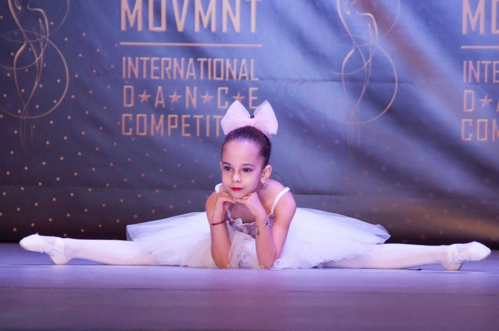 Povestea Antoniei Ursu, micuța balerină de 11 ani, calificată în finala Youth America Grand Prix din Texas. „În momentul în care încep să dansez, orice durere, orice gând sau emoție dispar, iar eu rămân doar cu muzica”