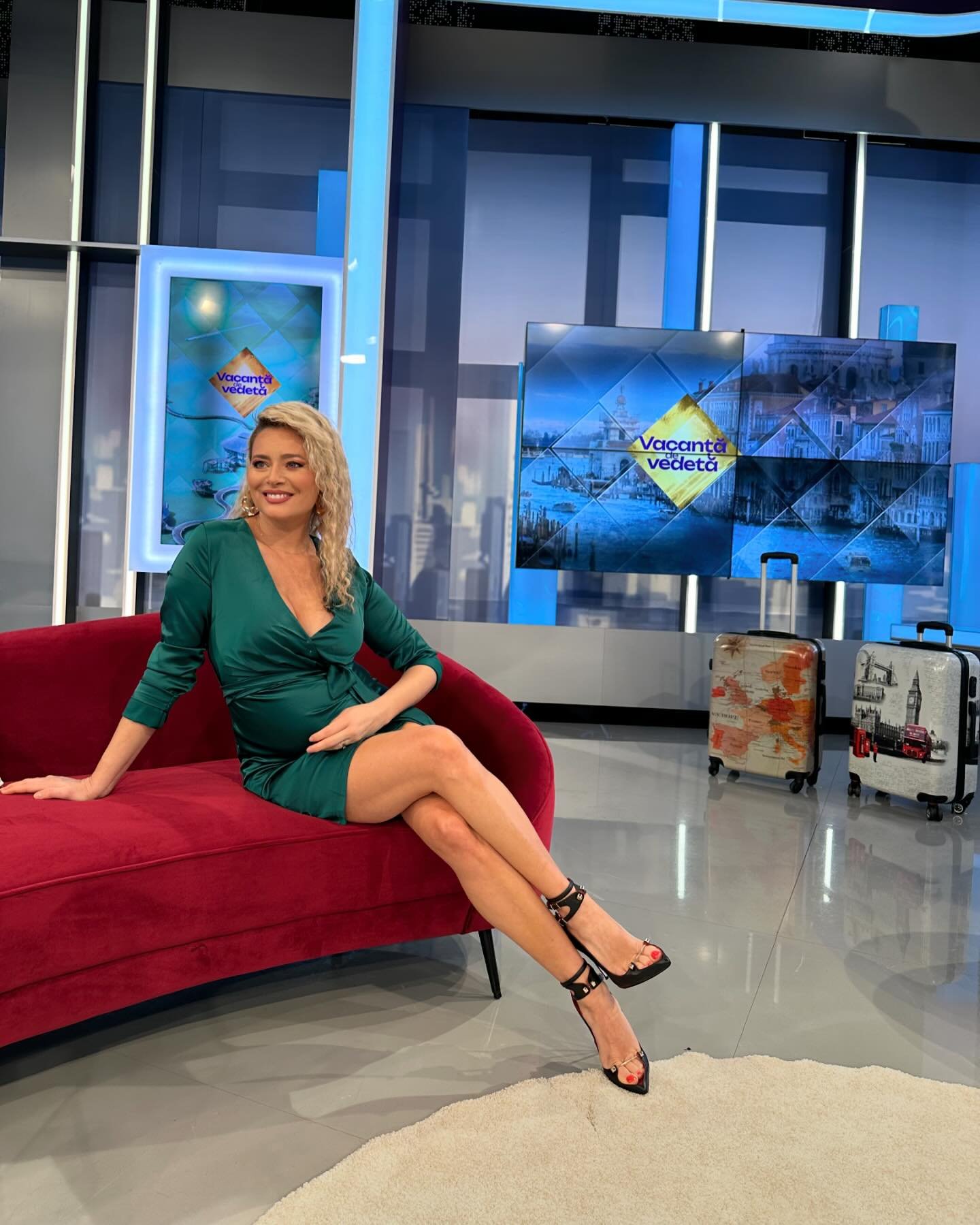 Laura Cosoi, apariție rară alături de soțul ei la Premiile Gopo 2024. Însărcinată în 8 luni, actrița a purtat o rochie mulată și sandale cu toc