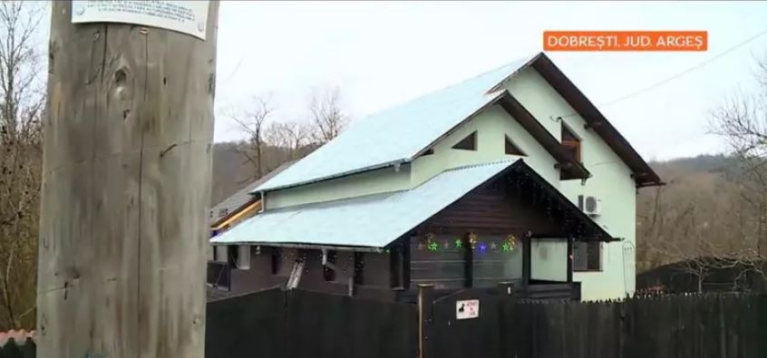 Imagini cu casa de la țară a lui Bodo de la Proconsul. A transformat discoteca din sat în loc de joacă pentru copii