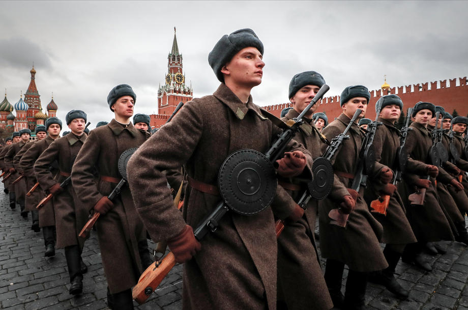 Defilare militară impresionantă în Piața Roșie. Rușii au reconstituit faimoasa paradă din noiembrie 1941, decisivă în Bătălia Moscovei