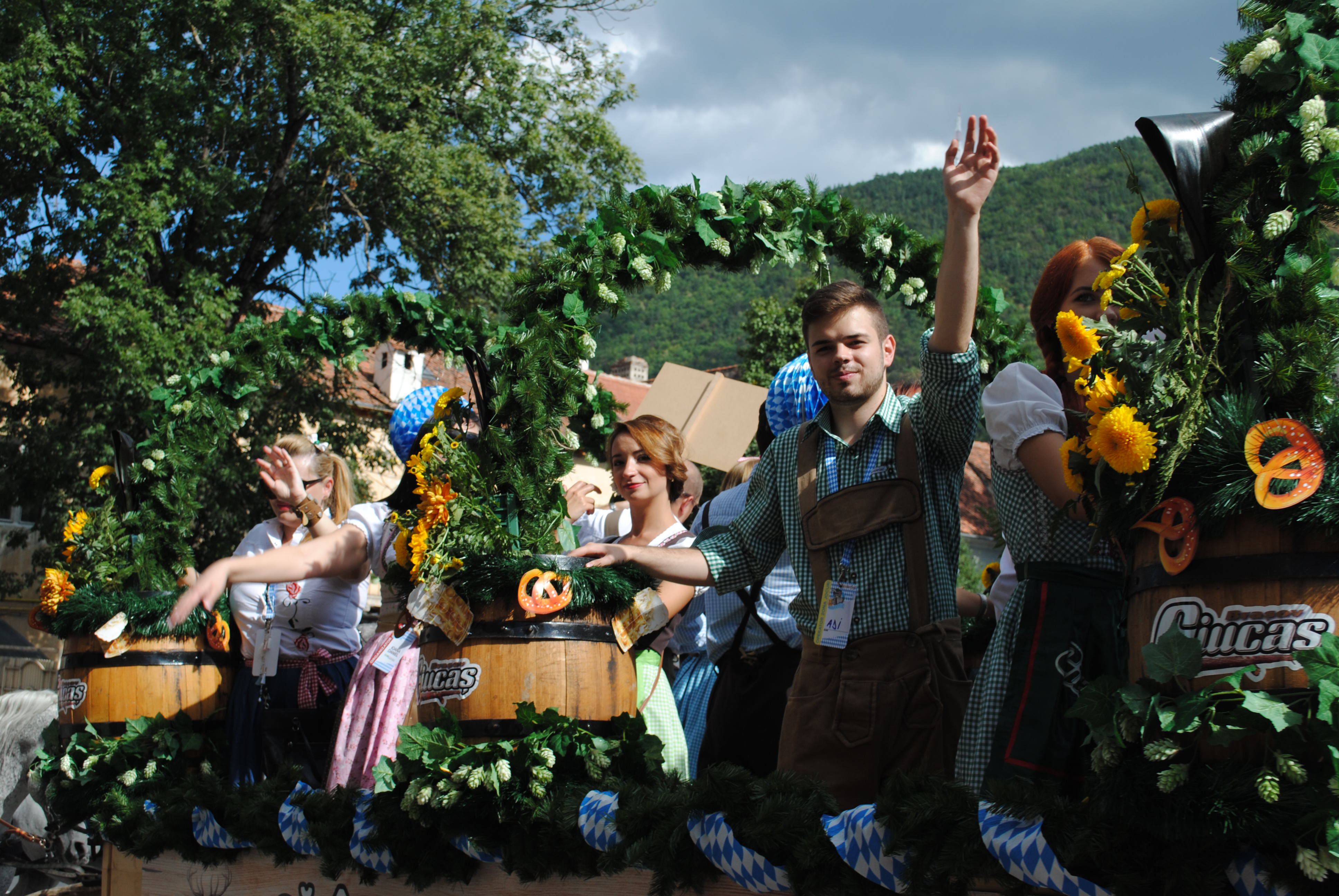 Oktoberfest Brașov, bere cu doar 4,5 lei și concurs de Miss