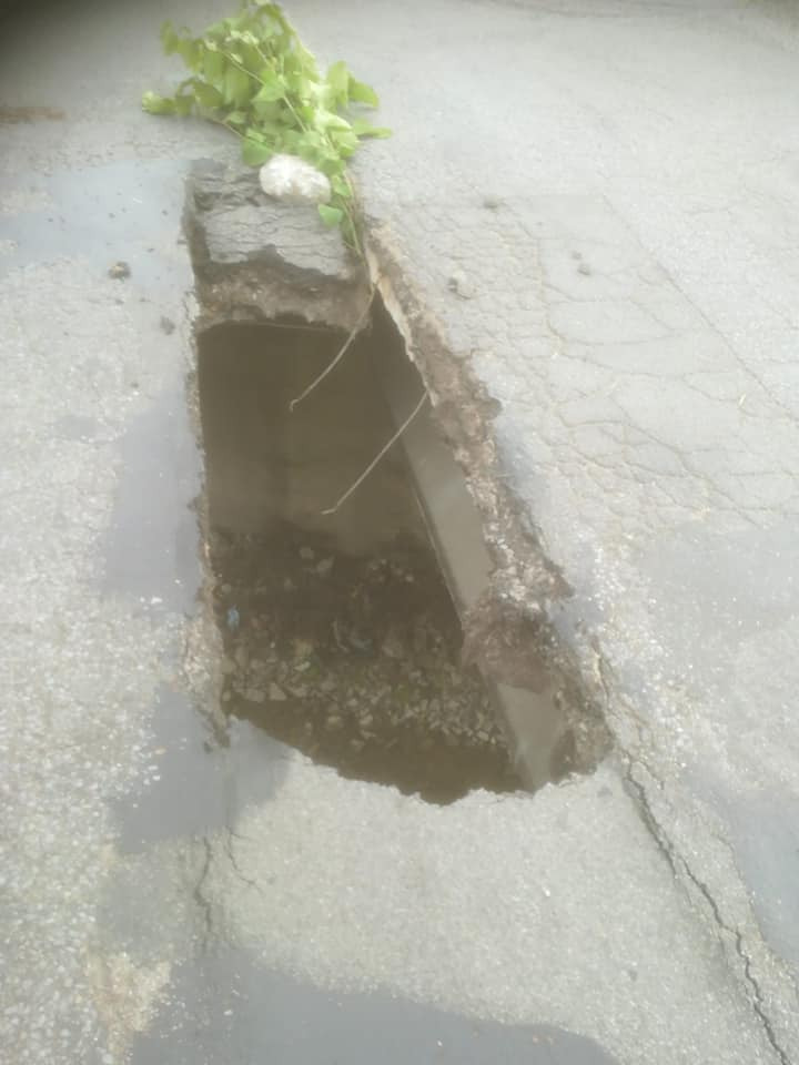 O bucată de șosea de pe un pod din Neamț s-a surpat. Trafic restricționat pentru camioane