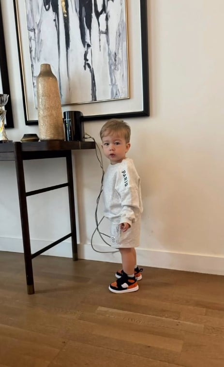 Imagini din casa în care Laurențiu Reghecampf și Corina Caciuc locuiesc alături de cei doi copii, Liam și Landon