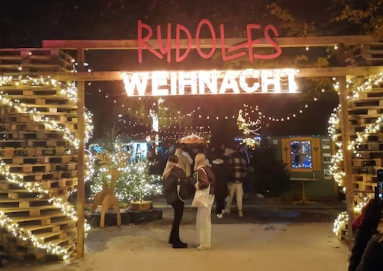 Un comerciant din piața de Crăciun din Lucerna se laudă că vinde cel mai scump hotdog din lume. Ce conține și cât costă