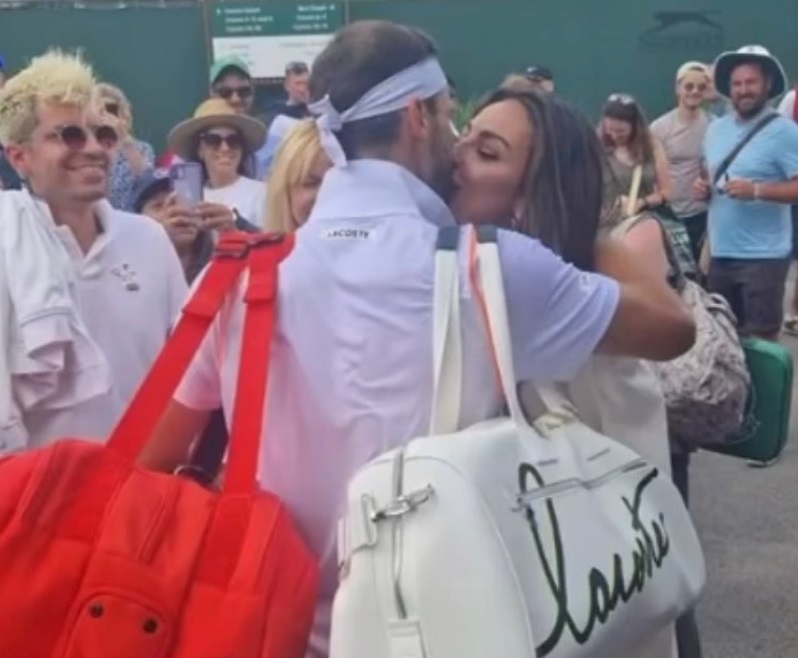 Sărut pasional între Mădălina Ghenea și Grigor Dimitrov, în public. Românca și-a consolat iubitul, care a pierdut un meci important