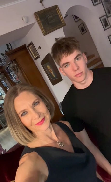 Romanița Iovan vrea să meargă în club cu băiatul ei: „Este o luptă să mă mențin o mamă tânără”. Cum se înțelege cu Albert, care va împlini 18 ani