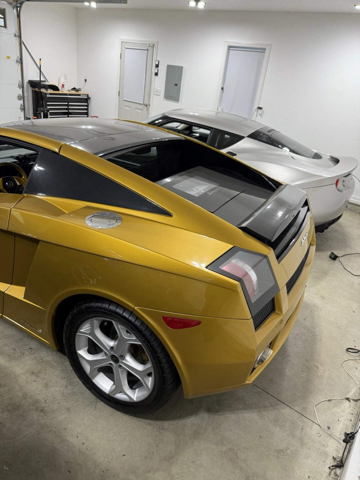 Cel mai ieftin "Gallardo" din lume are doar 99 de cai-putere și costă cât un VW Golf second-hand