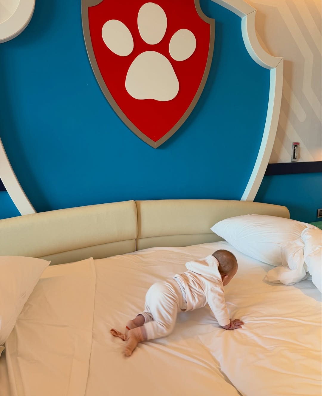 Imagini cu Roxana Nemeș și gemenii ei în vacanță, în Turcia. Cât costă sejurul la resortul de cinci stele din Antalya