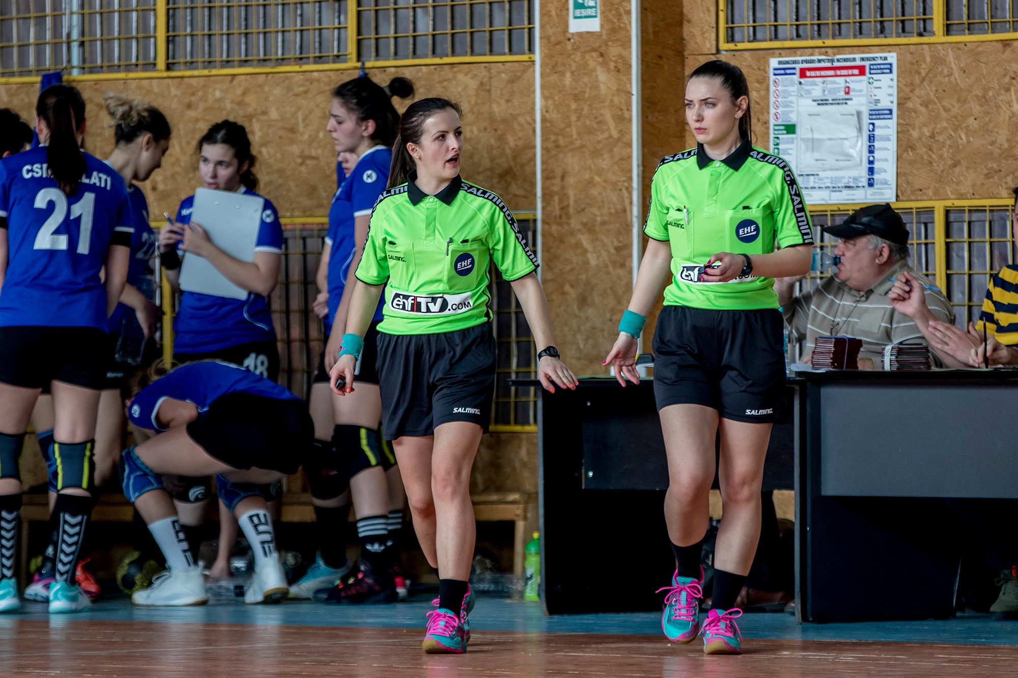 Și arbitrajul are frumusețea lui! Povestea cuplului Georgiana Lungu - Mihaela Paraschiv, ”fluierașe” la handbal: ”Ca jucătoare, aveam șanse mai mici să ajungem sus, din cauza taliei”