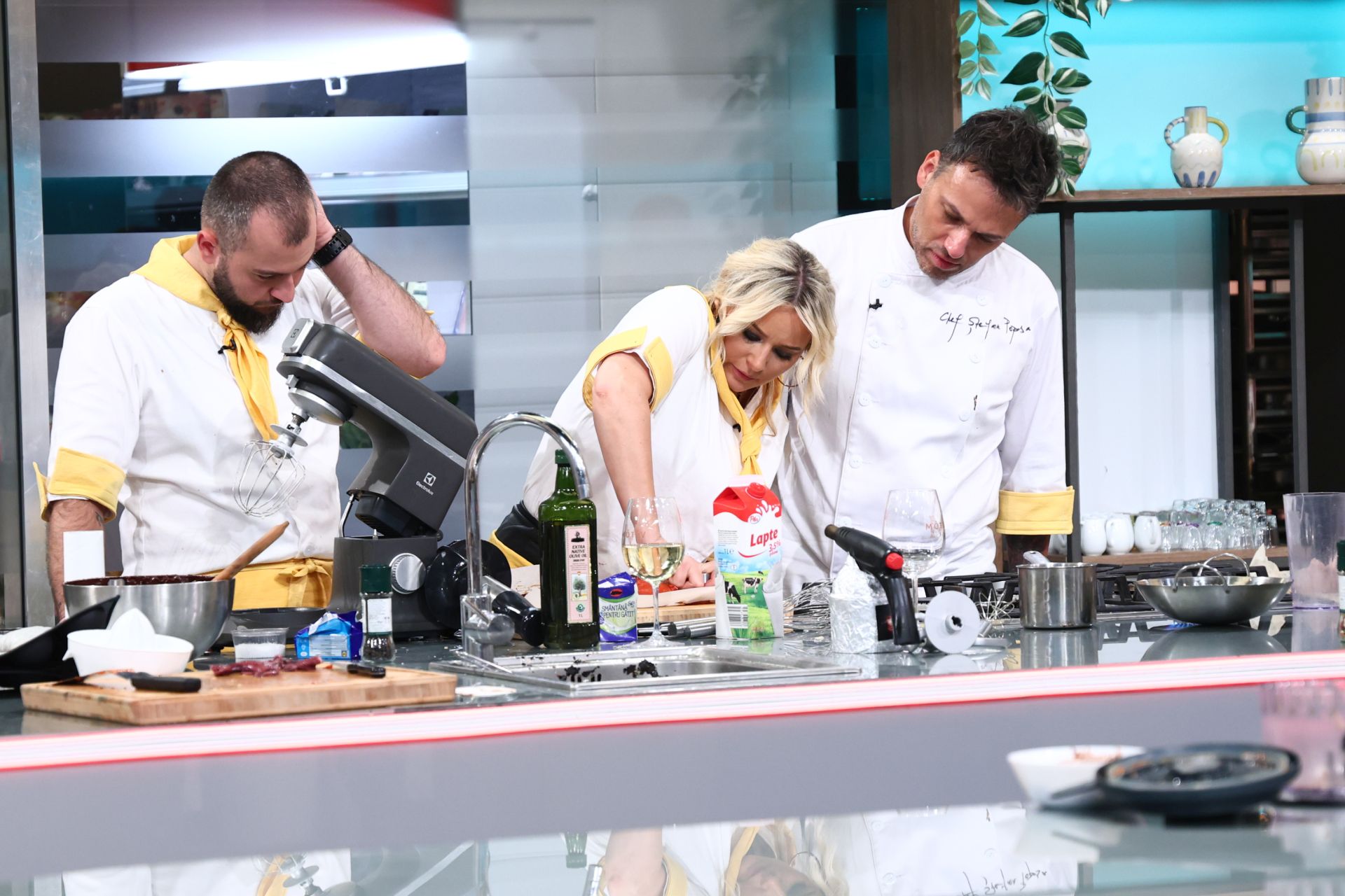 „Chefi la cuțite”, ediție specială. Vedetele vin să gătească în show-ul culinar de la Antena 1