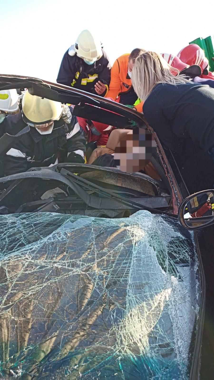 Accident grav la Bacău. Trei oameni au murit, alți doi sunt răniți grav