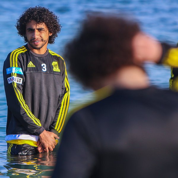 Victor Pițurcă scoate untul din fotbaliștii săi pe plaja din Dubai / GALERIE FOTO