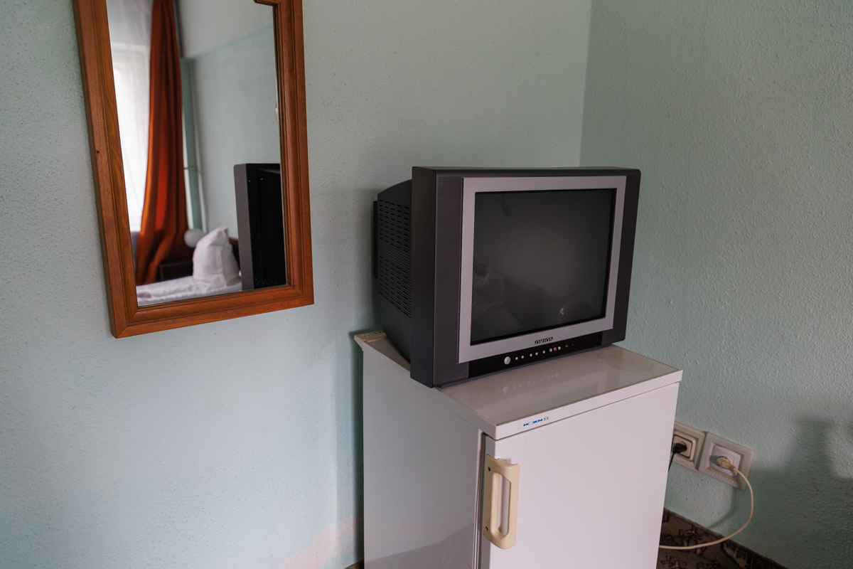 Pensionari cazați în camere cu mucegai și molii într-un hotel din Voineasa, administrat de Blocul Național Sindical: „Contractul era pe 2 stele”