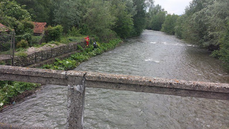 ALERTĂ în județul Hunedoara! Zeci de polițiști, pompieri și jandarmi caută un copil de un an și șapte luni dispărut