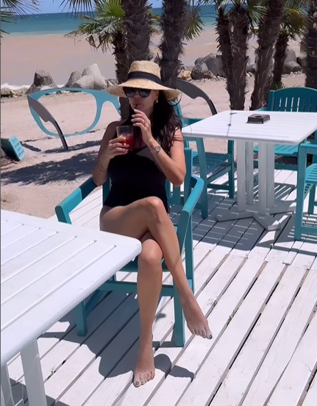 Cum arată Anca Serea în costum de baie la 43 de ani, după ce a născut șase copii. Imagini cu vedeta pe litoralul românesc