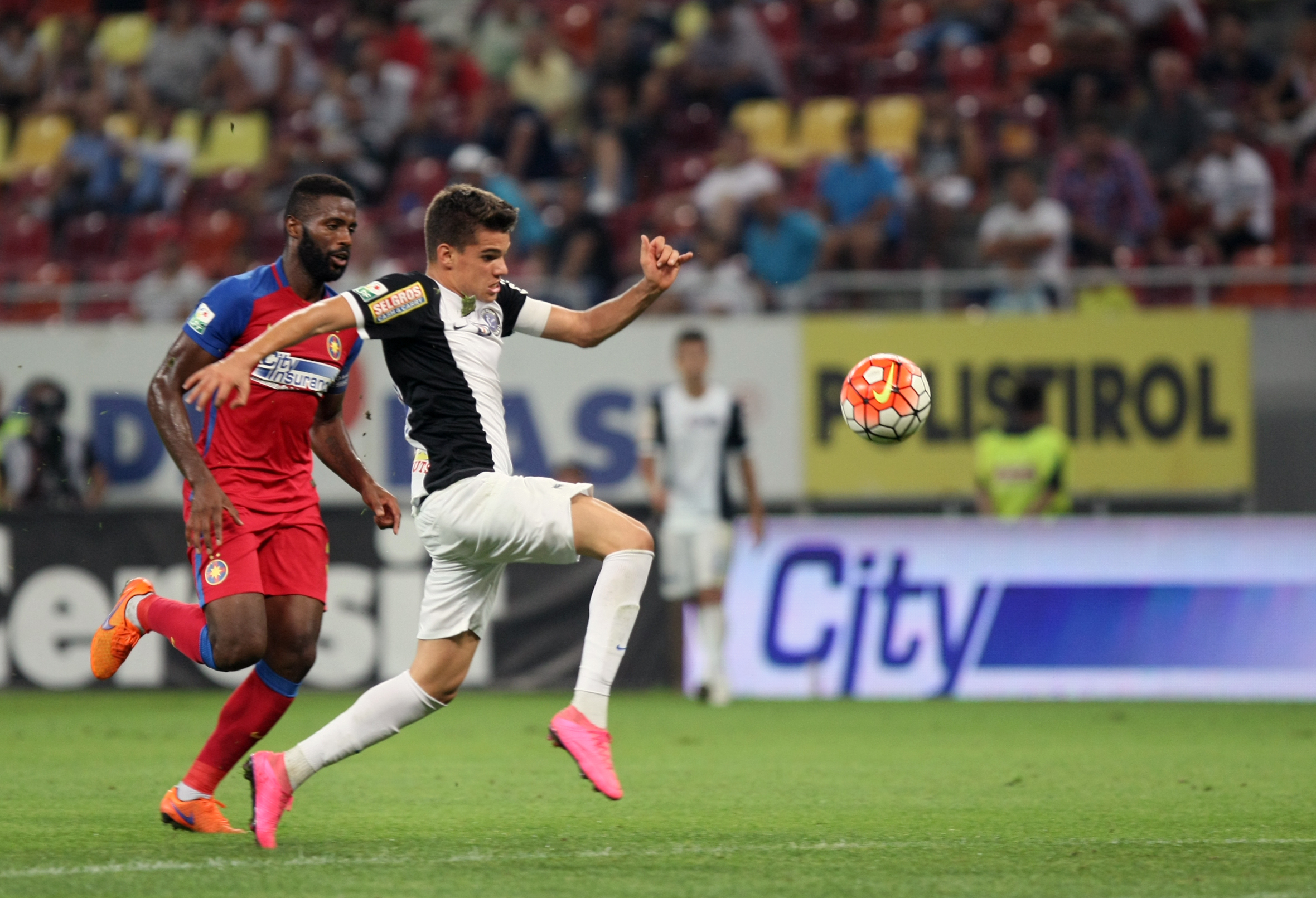 Ianis Hagi împlinește 18 ani. Fotbalistul își serbează majoratul la Florența. Debutează duminică în Serie A? | GALERIE FOTO