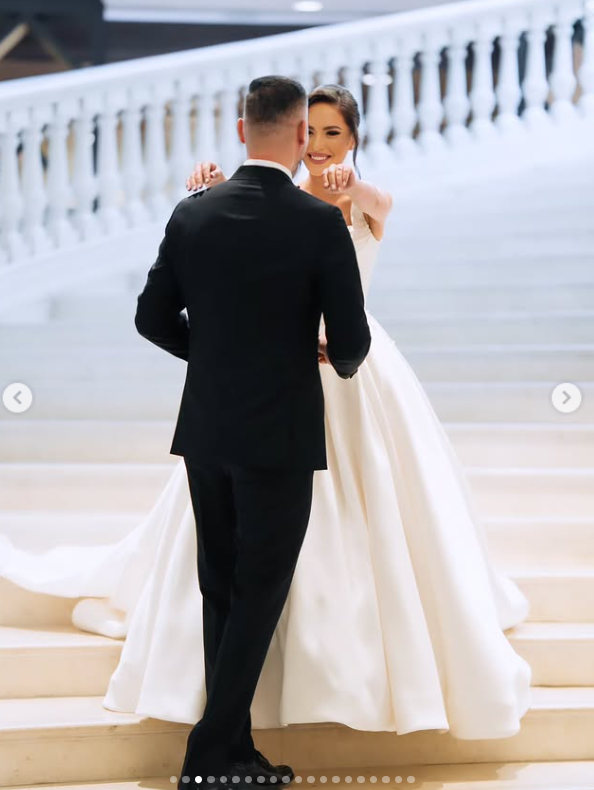 Valentin Luca și Roxana s-au căsătorit religios. Imagini de la nunta fostului finalist „Românii au talent”. „A fost cea mai frumoasă zi din viața noastră”