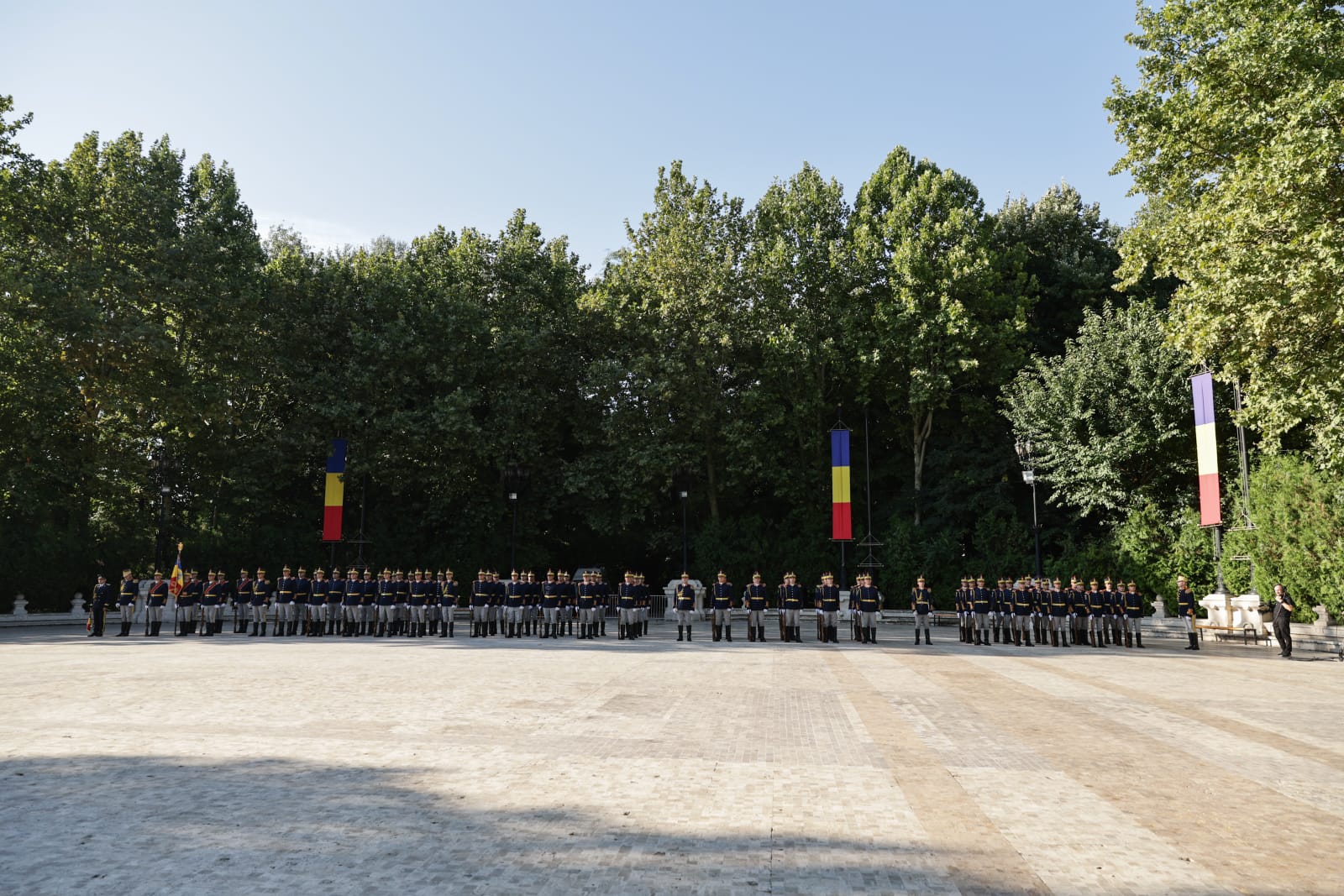 Funeralii de stat pentru Ion Iliescu. Ultimele omagii aduse în fața sicriului fostului președinte, în Sala Unirii, la Palatul Cotroceni