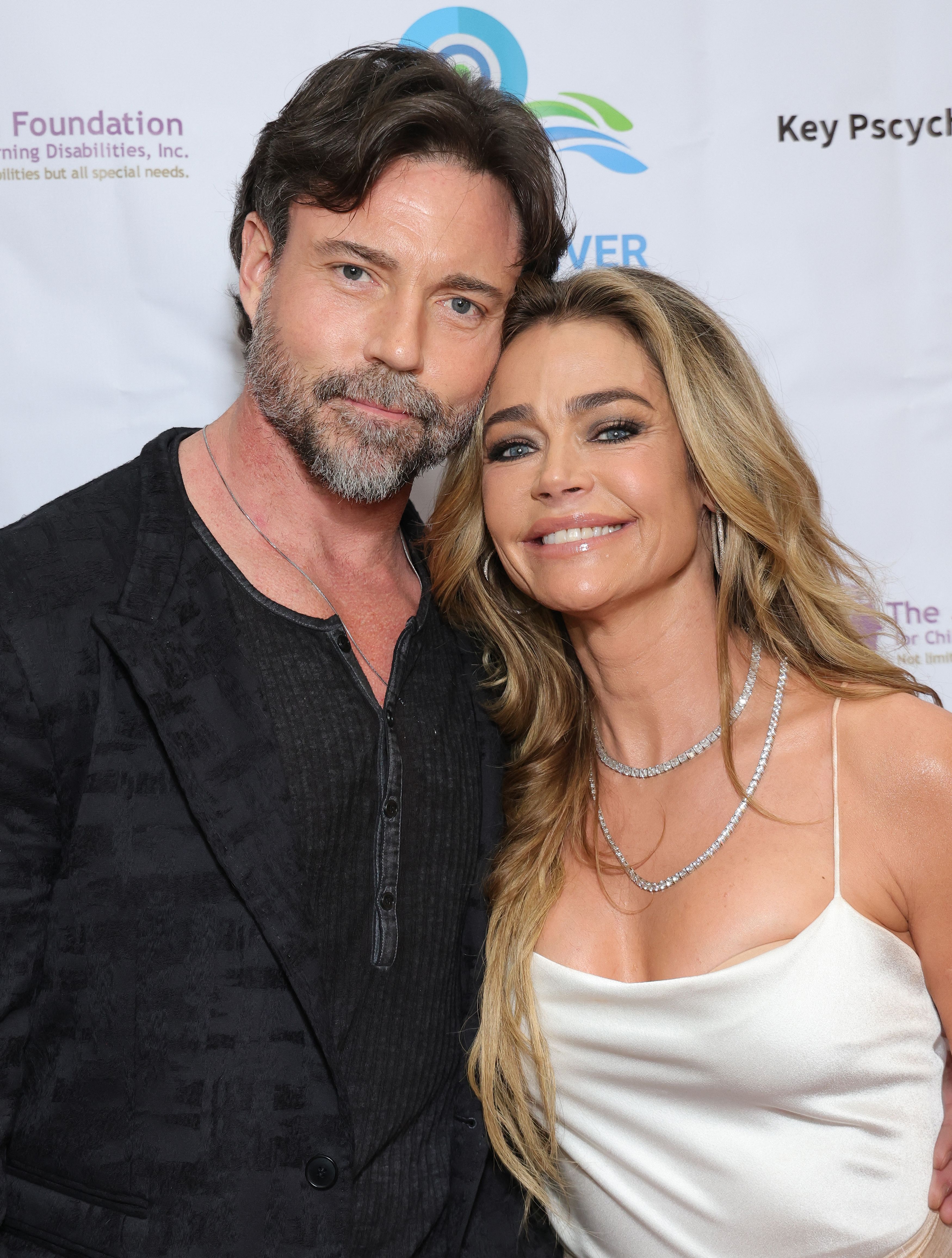 Divorț surpriză la Hollywood! Soțul lui Denise Richards, Aaron Phypers, a depus actele după 6 ani de căsnicie