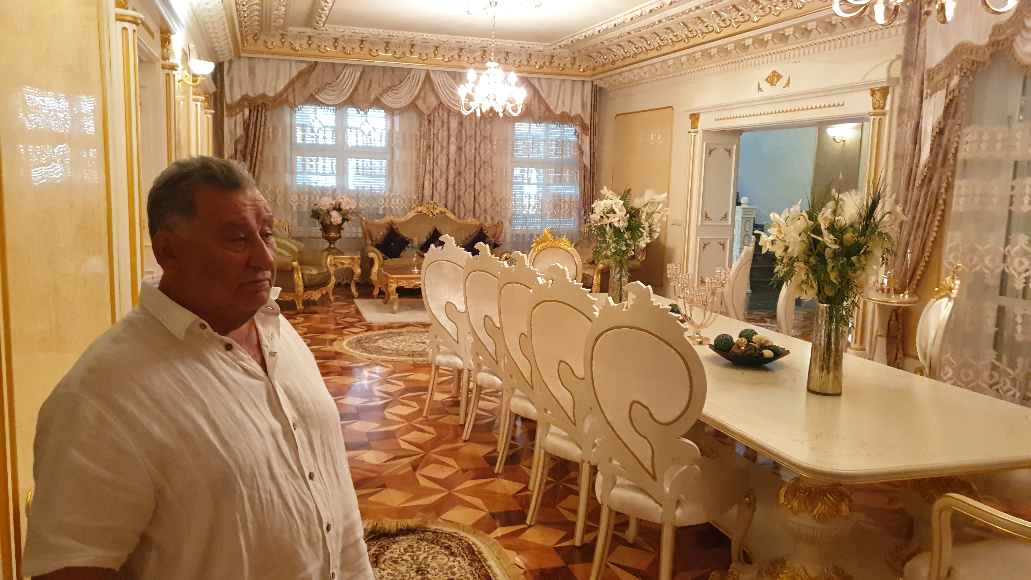 Palatul din Timișoara „naționalizat” de Dominic Fritz și locuit de clanul Momiță. De ce a respins Judecătoria Arad evacuarea