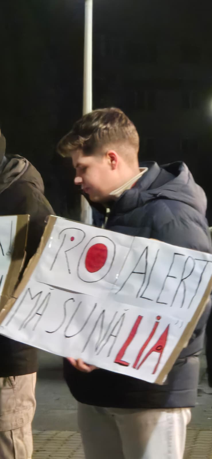 Marș pentru justiție în București: „Ați îngropat dosare / vă vrem la închisoare”/ Băsescu: MCV-ul ar putea fi reactivat