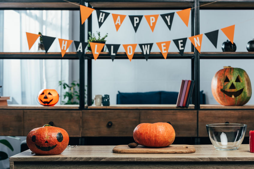 Idei pentru decorațiuni de Halloween - cele mai înfricoșătoare, dar amuzante aranjamente