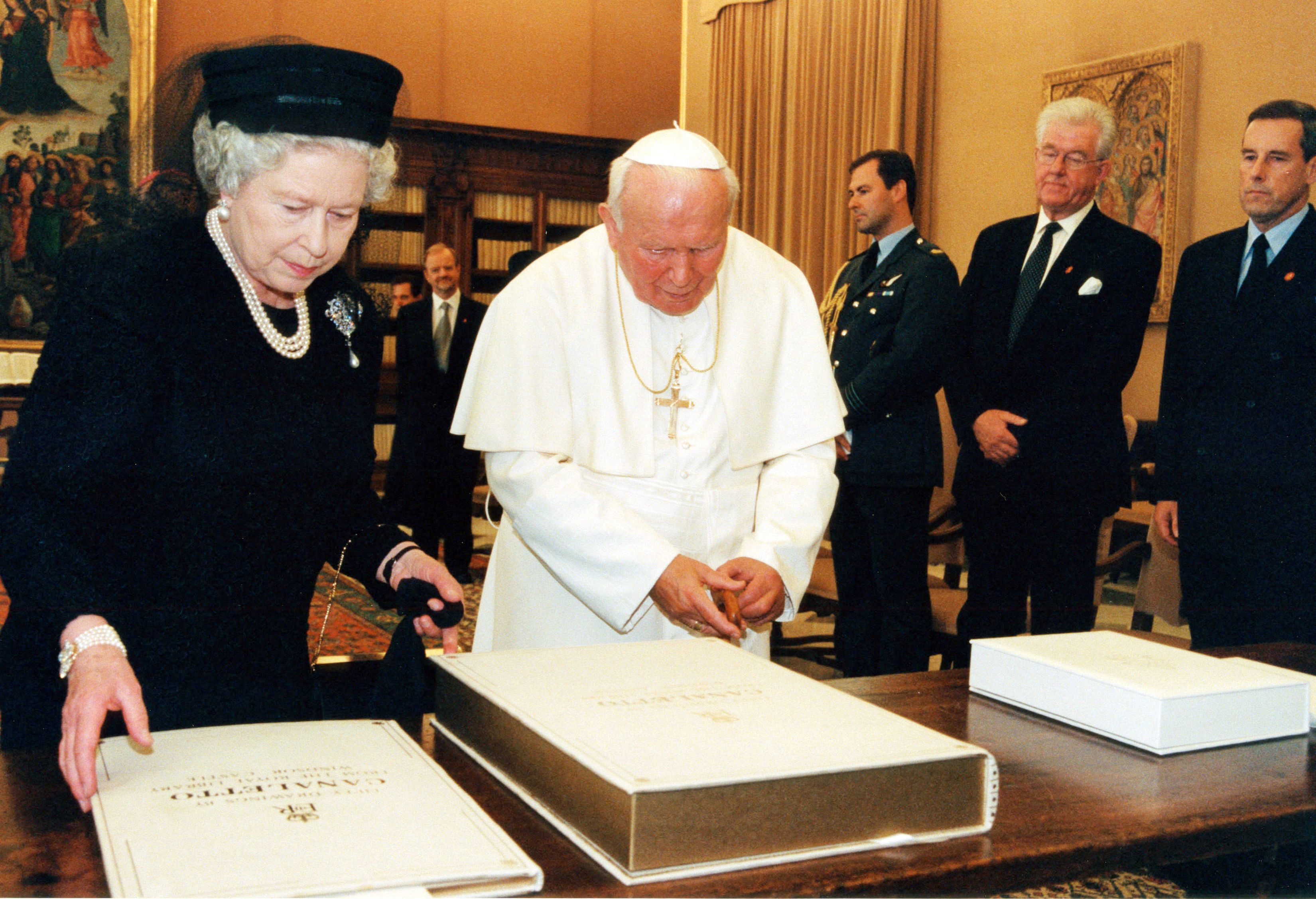 Ce a simțit Adrian Mutu când s-a întâlnit cu Papa la Vatican, în anul 2001: „Au fost cinci secunde”