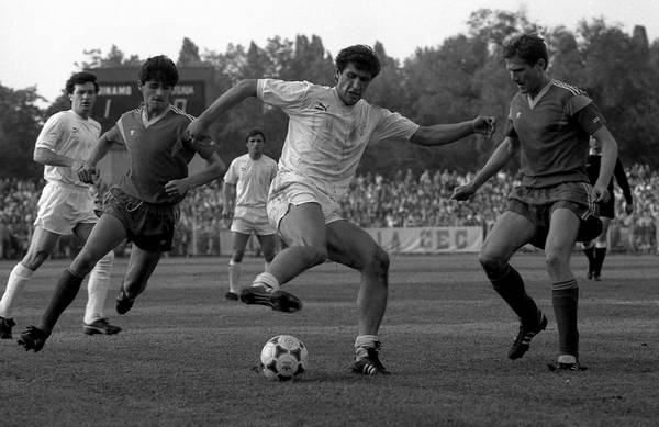 Steaua - Dinamo, file de poveste. Alb-roșiii n-au mai câștigat de 11 meciuri, dar au învins în primul joc direct, din 1948! ^Steaua are șase succese la rând. Eternul derby, episodul 159