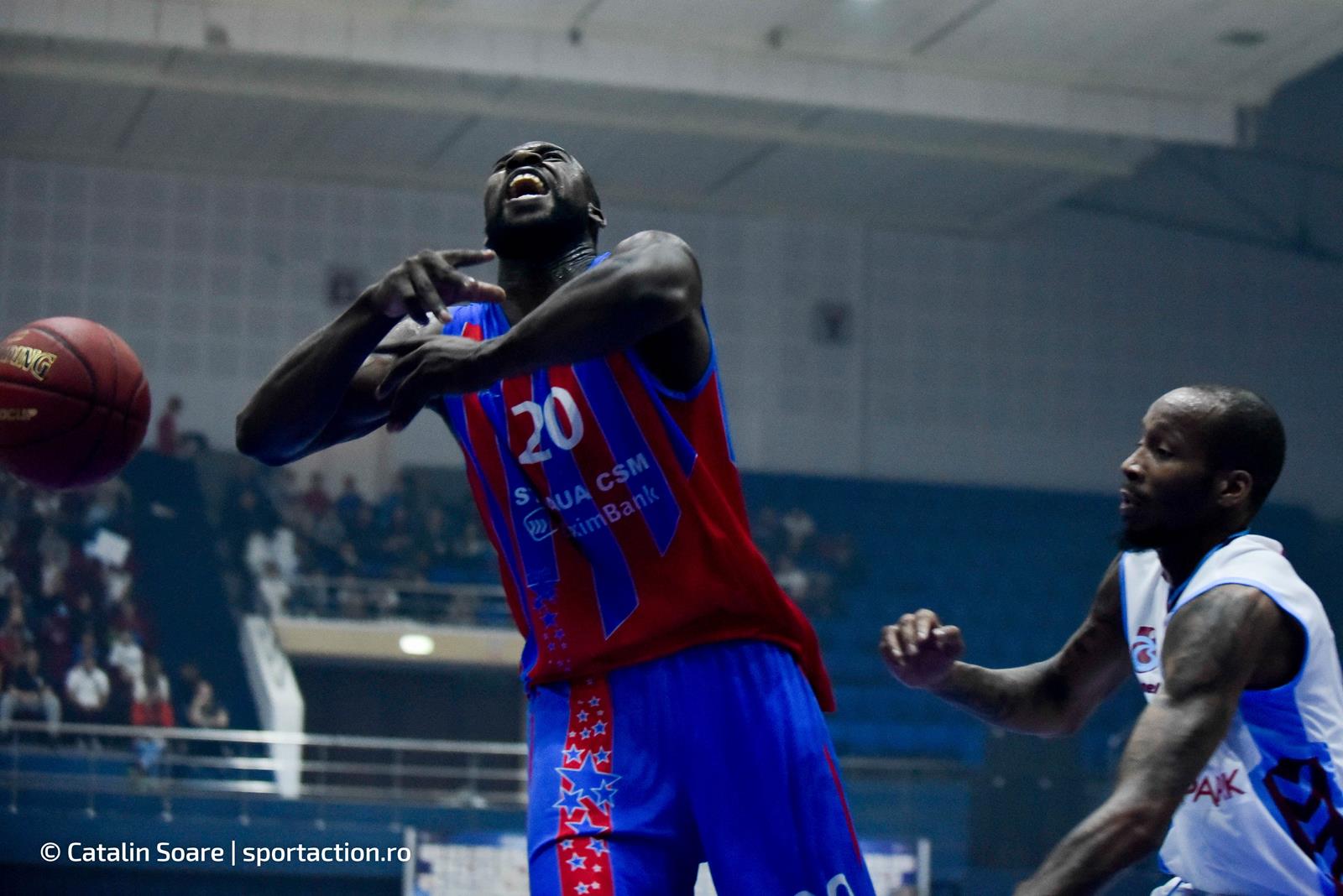 Eurocup: Steaua - Trabzonspor 76-71. ^Galeria boicoteză FCSB-ul, dar a făcut show la baschet