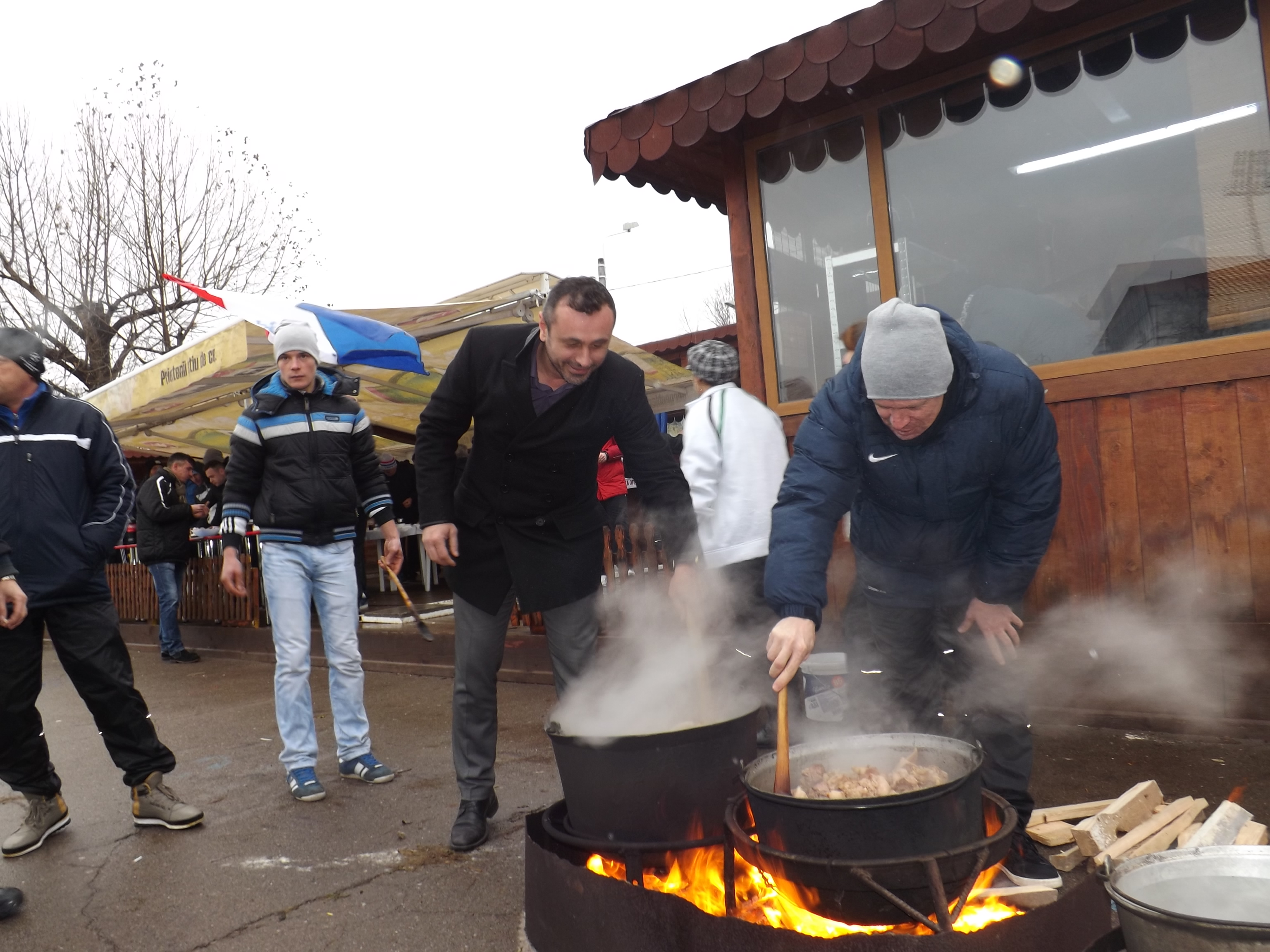 Oțelarii au tăiat porcul, dar cu atenție la siluetă! Selymes dă amenzi de 500 euro pe kilogram în plus